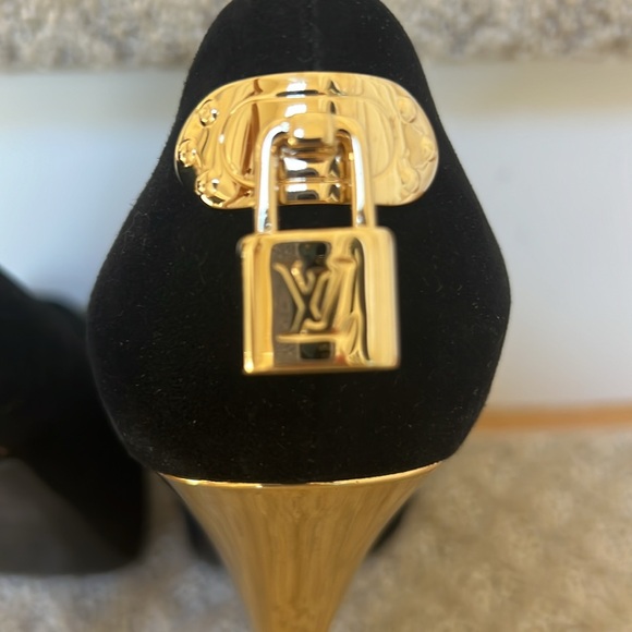 Louis Vuitton Black Suede Platform Heel with Key/Lock - Picture 4 of 8